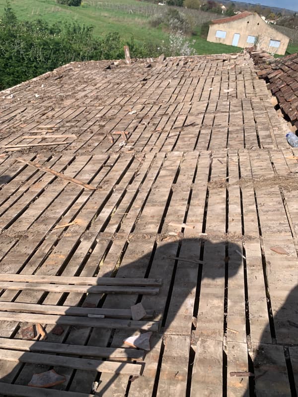 Voligeage ancien entièrement mis à nu lors de la réfection complète d'une toiture près de Sarlat